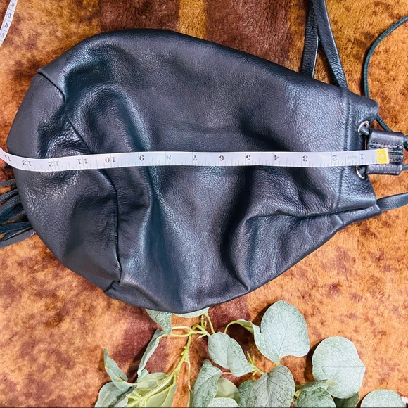 Jennifer Haley 100% Leather Fringe Bucket Bag - Picture 7 of 8